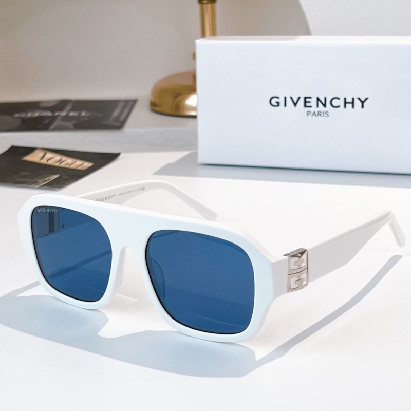 GIVENCHY